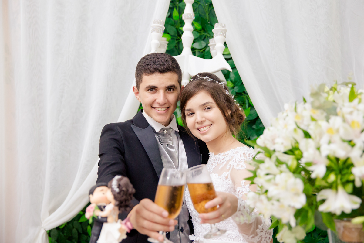 Sessão de fotos na mesa do bolo