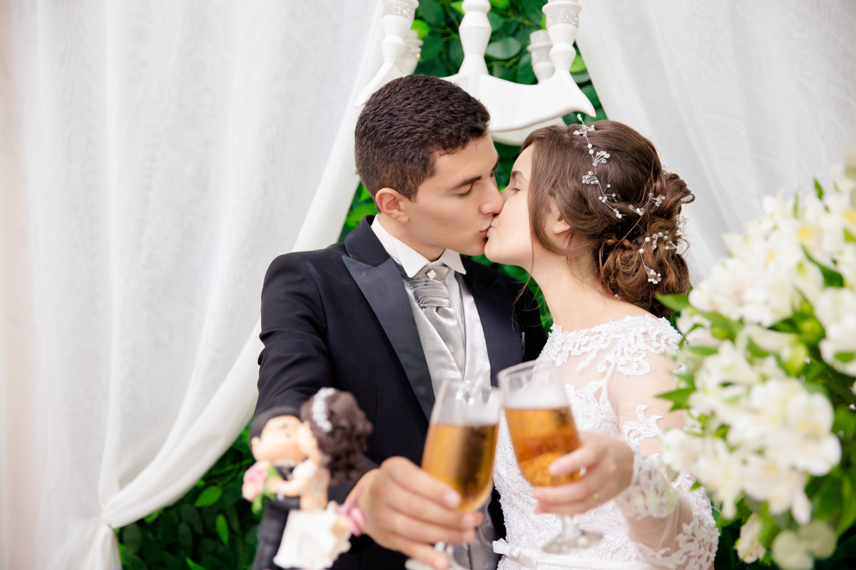 Sessão de fotos na mesa do bolo