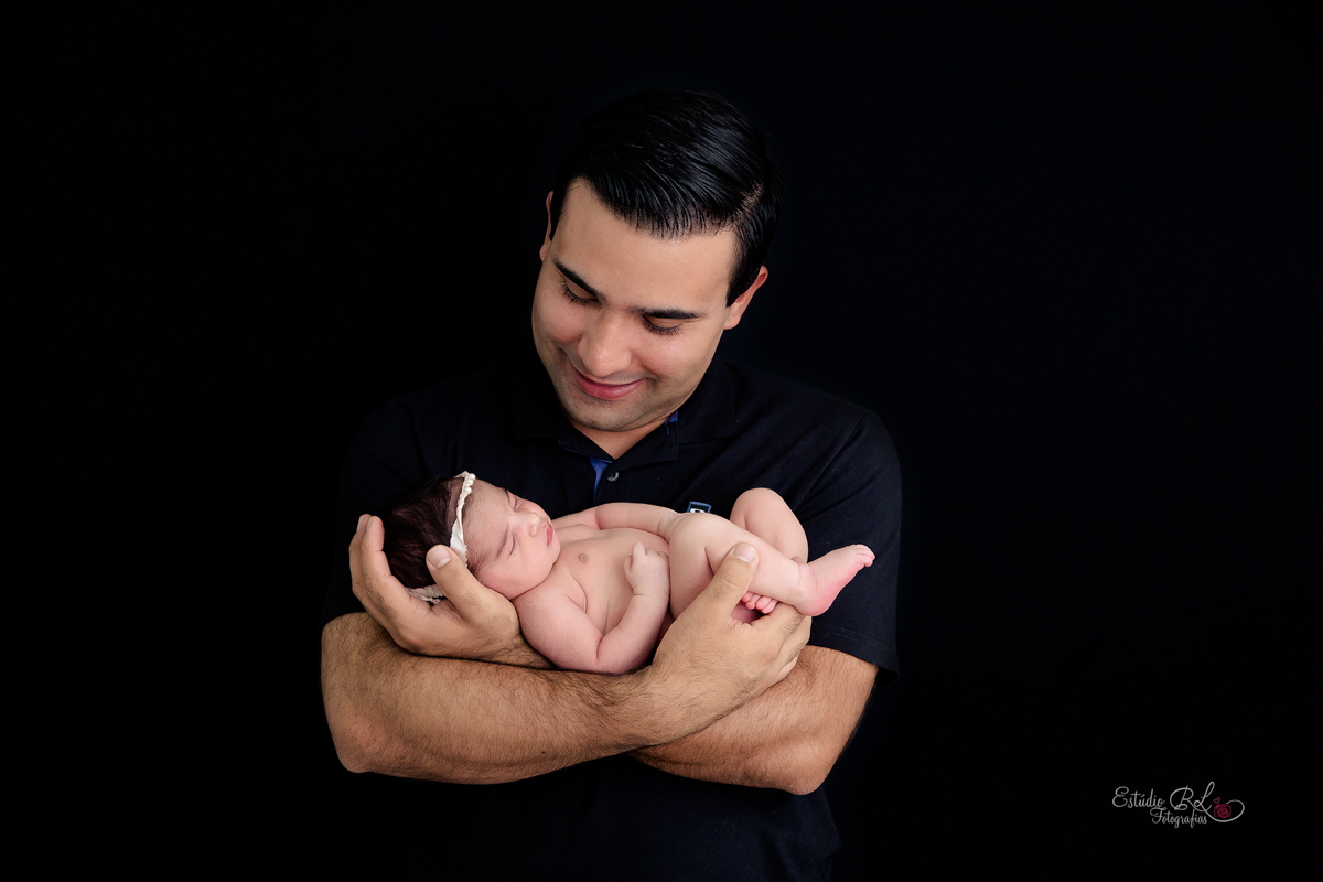 Foto do papai com a Alice Vitória