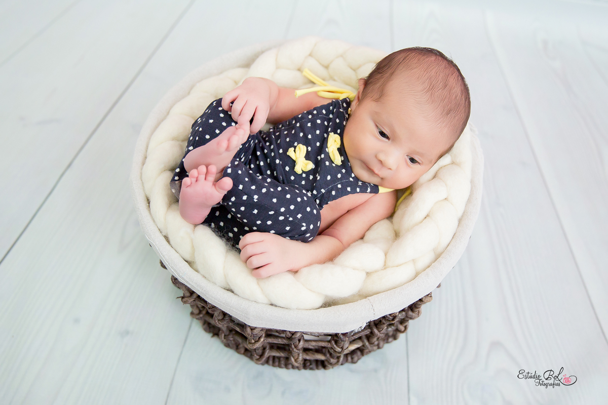 Ensaio newborn no cestinho