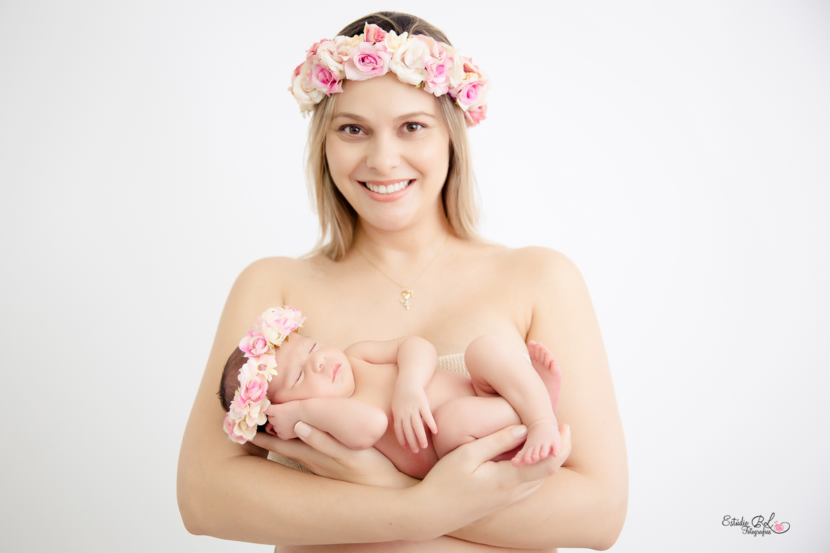Helena e a Mamãe Flavia posando para foto
