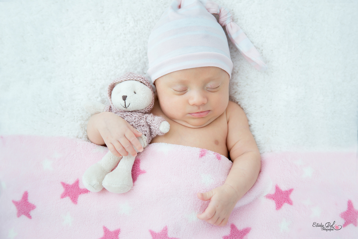 A Helena esta linda com esse ursinho