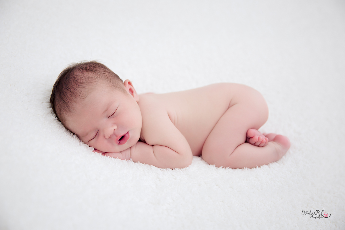 Miguel posando no puff