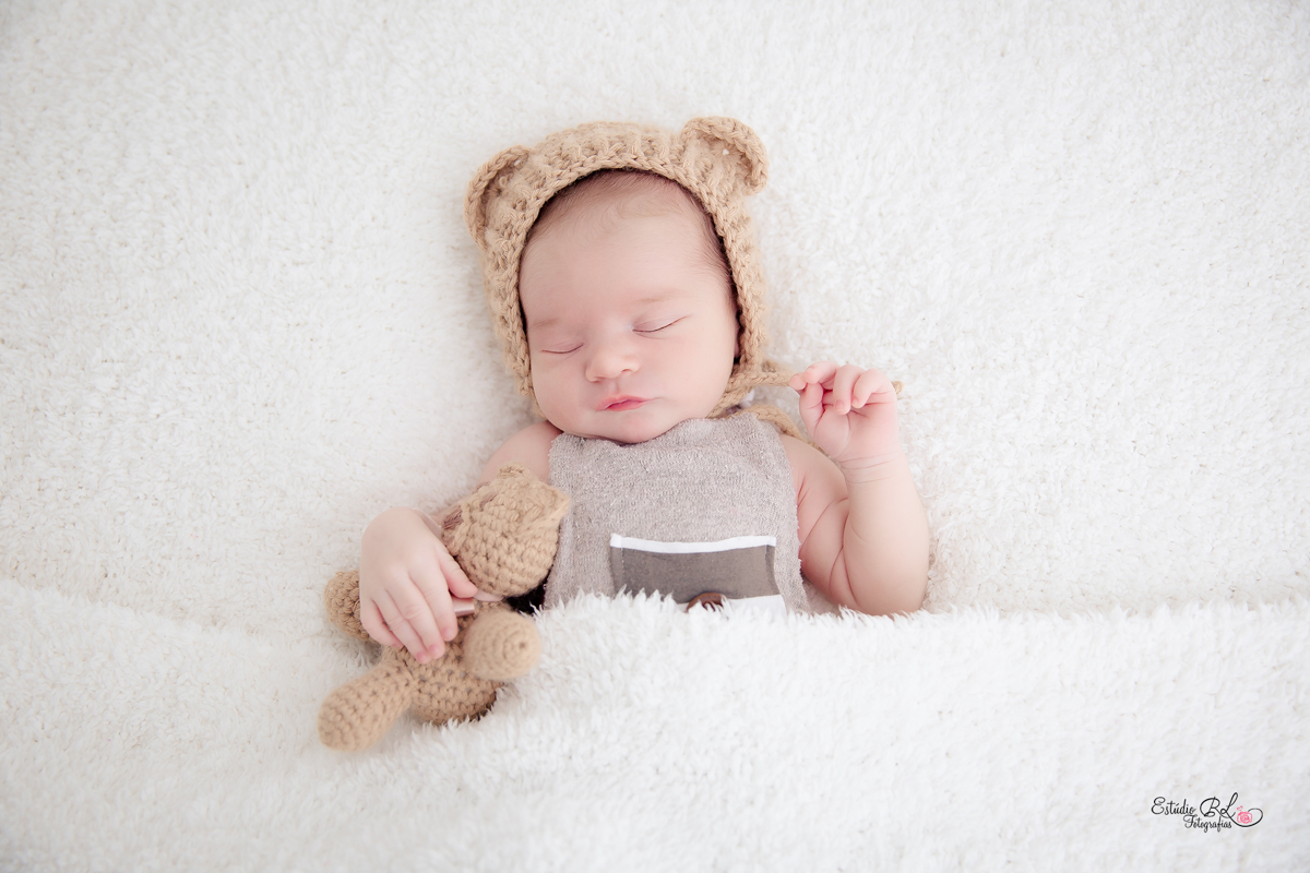 Miguel com o ursinho, uma fofura