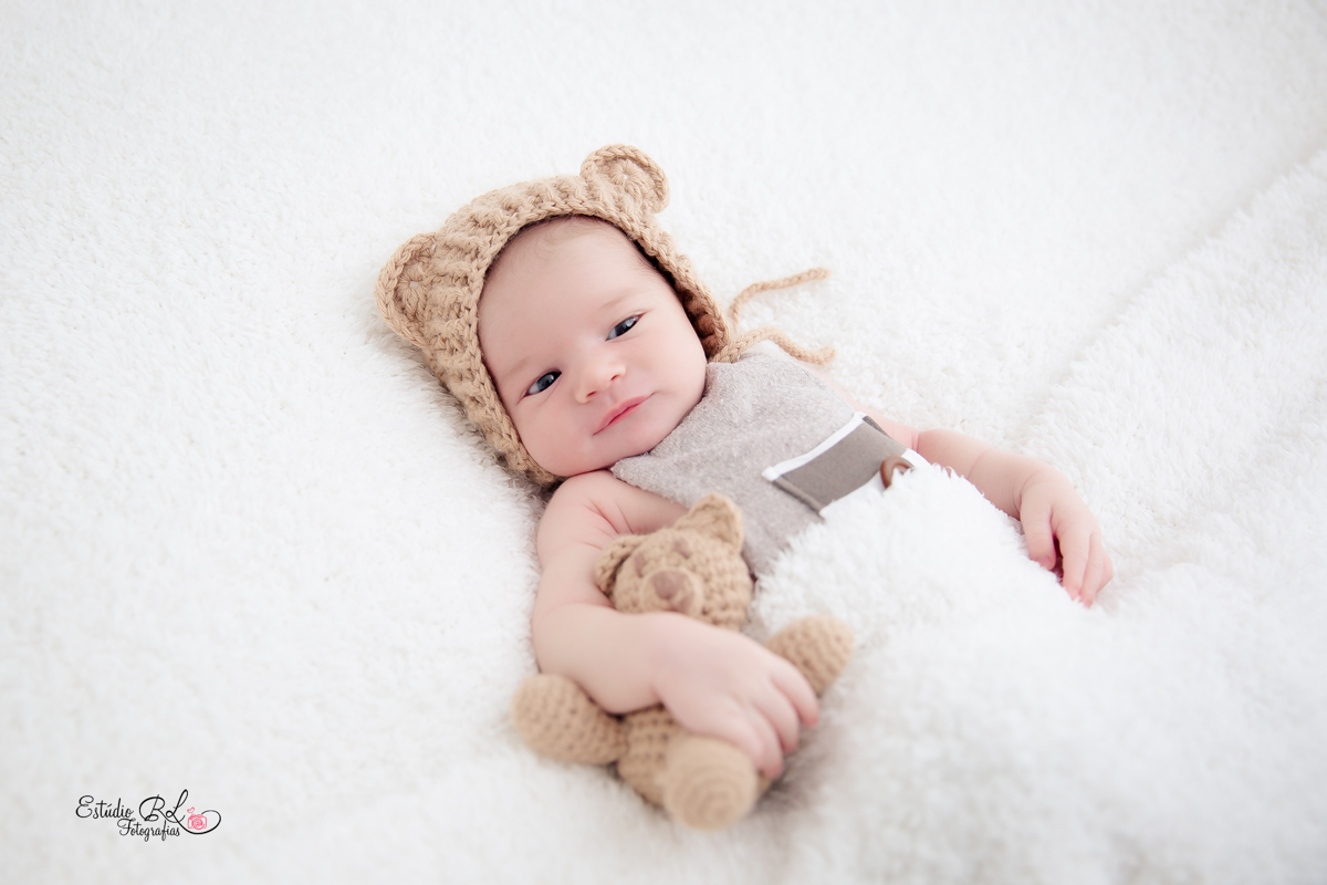 Miguel com o ursinho, uma fofura