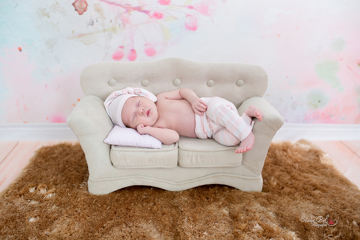Esse sofazinho todos bebes dormem muito nele.