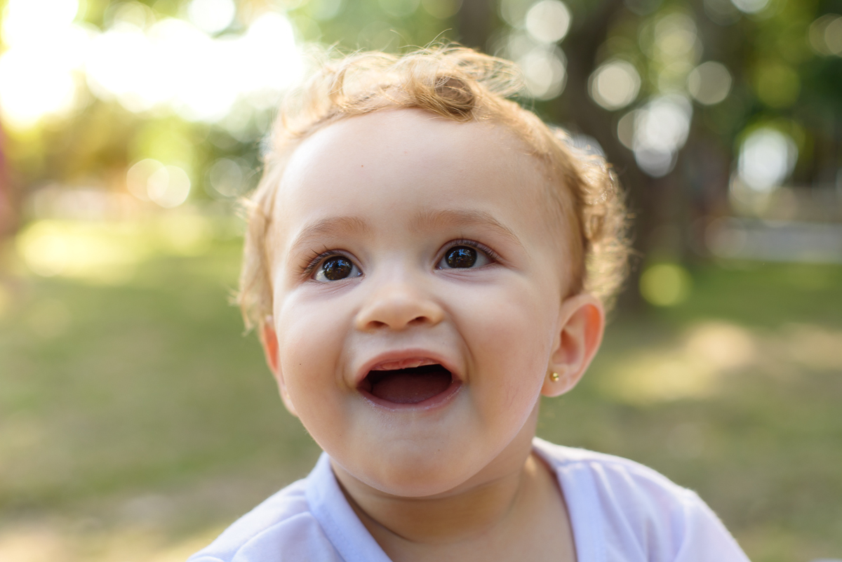 ensaio infantil, sessão fotográfica externa com a princesa Sofia. Smash the fruit com muita diversão e alegria. Fotos feitas em Vitória.