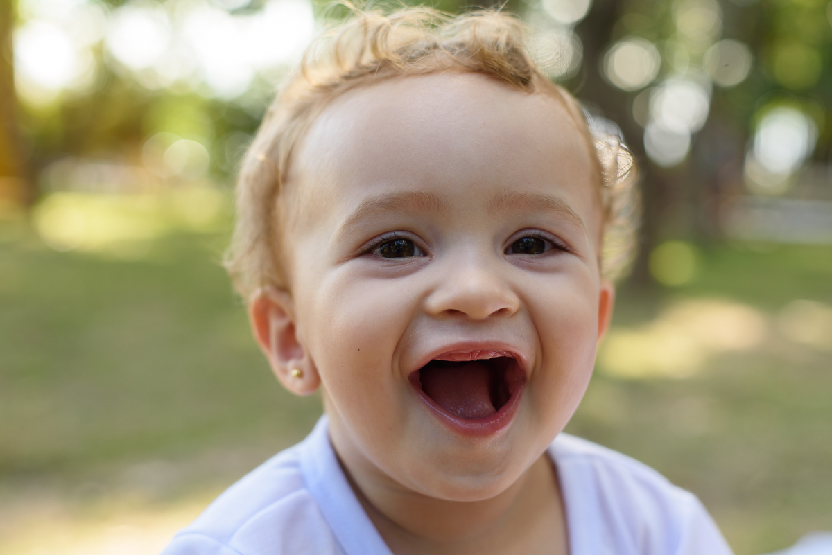 ensaio infantil, sessão fotográfica externa com a princesa Sofia. Smash the fruit com muita diversão e alegria. Fotos feitas em Vitória.