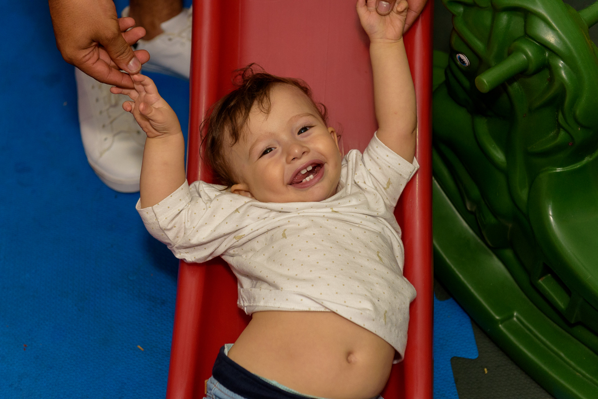 se  divertindo muito