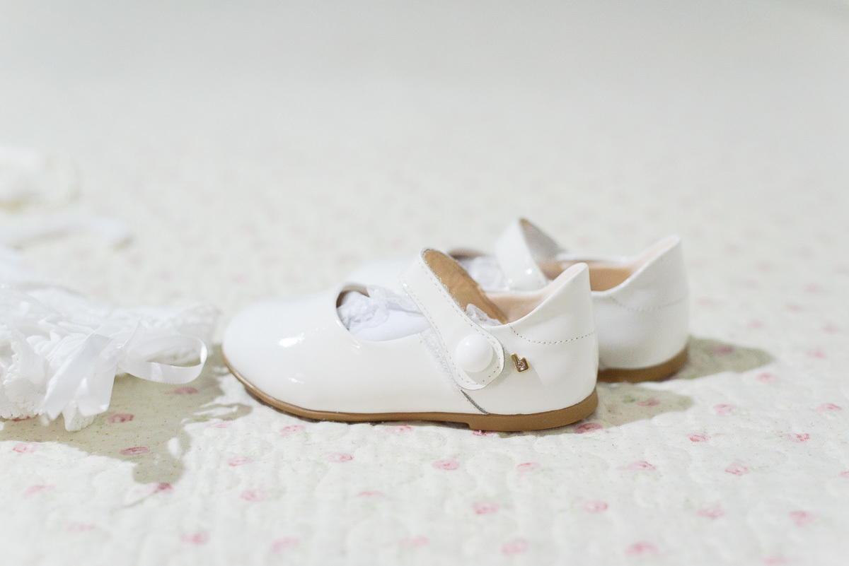 sapatinho branco de batismo