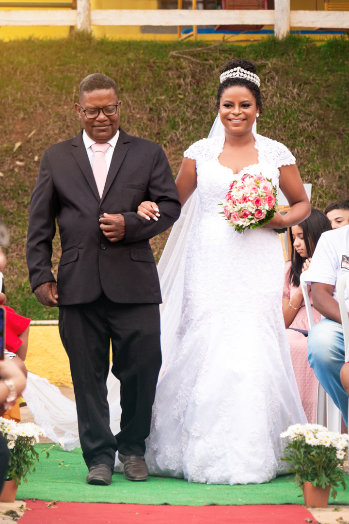 entrada noiva pai vestido buque casamento sitio Três Corações - MG 