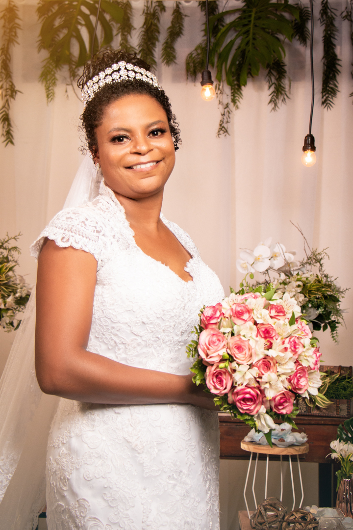 noiva vestido buque sitio final casamento beijo noiva noivo buque sitio Três Corações - MG 