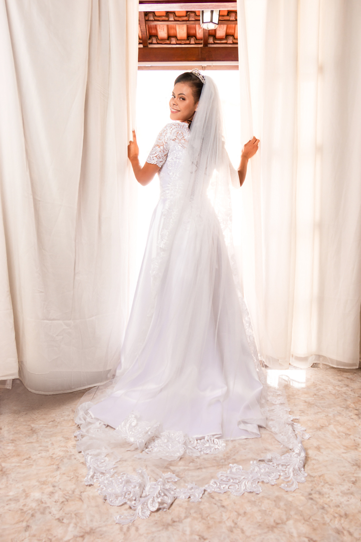 Noiva, making of maquiagem  vestido cortina espelho casamento  Três Corações - MG