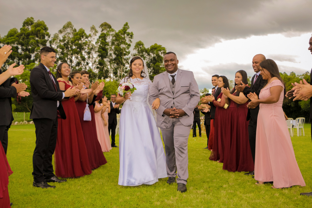 saída noivo noiva corredor padrinhos madrinhas  Três Corações - MG 