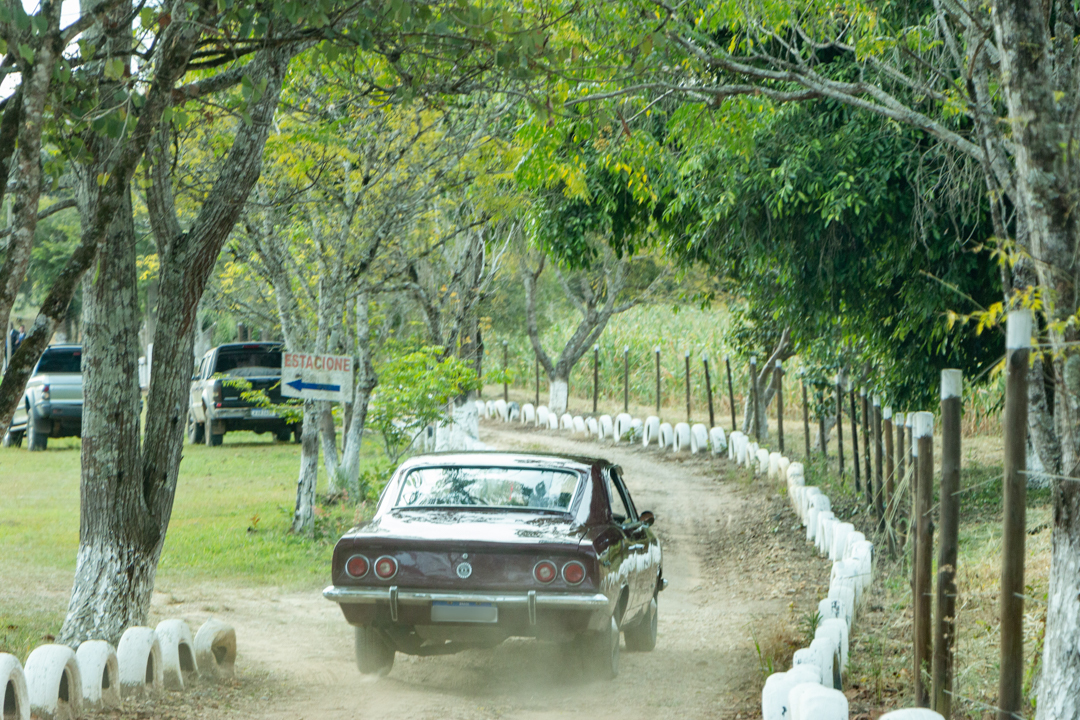 carro chegada casamento sitio Três Corações - MG
