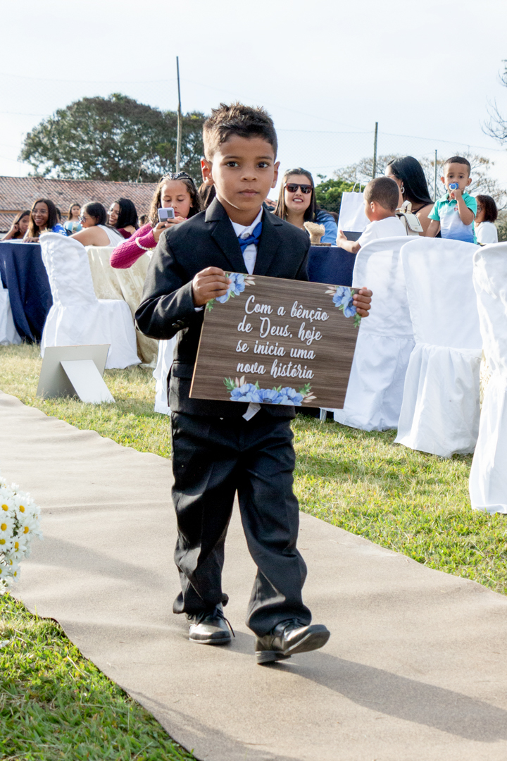 inicio casamento criança placa mensagem sitio  Três Corações - MG