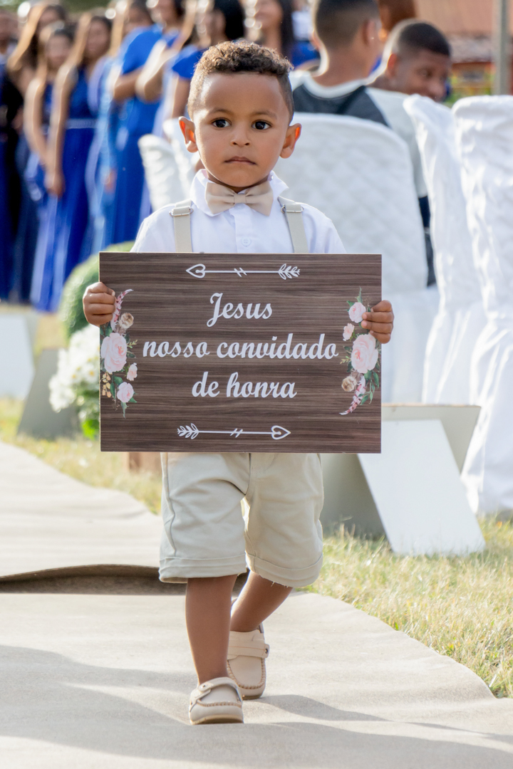 inicio casamento criança placa mensagem sitio  Três Corações - MG