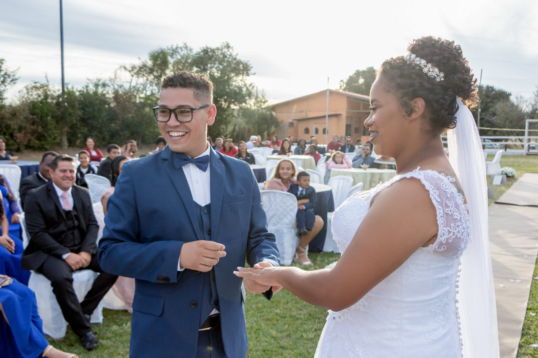 noiva noivo aliança casamento sitio  Três Corações - MG 