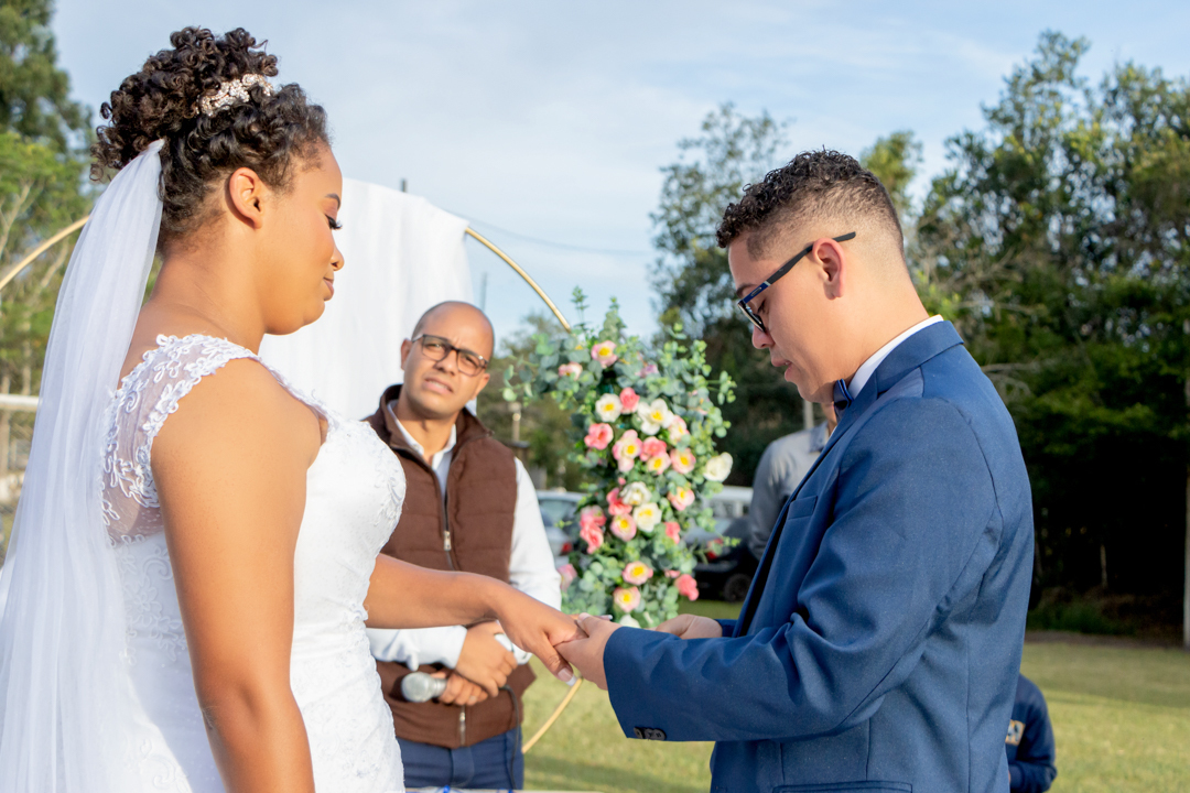 noiva noivo aliança casamento sitio  Três Corações - MG 