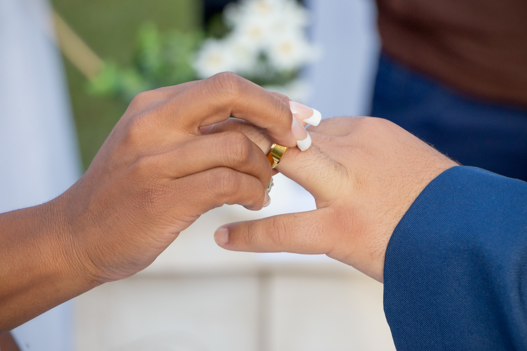 momento troca alianças  casamento sitio noivo noiva