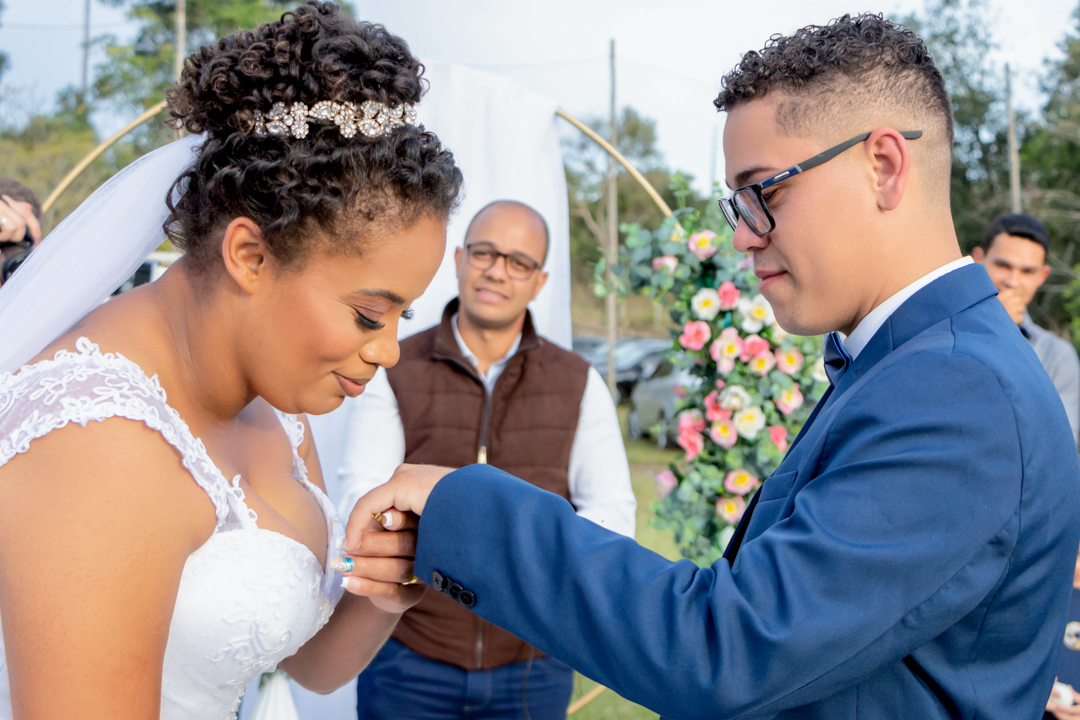 beijo na mão noiva  casamento mão noivo sitio Três Corações - MG 