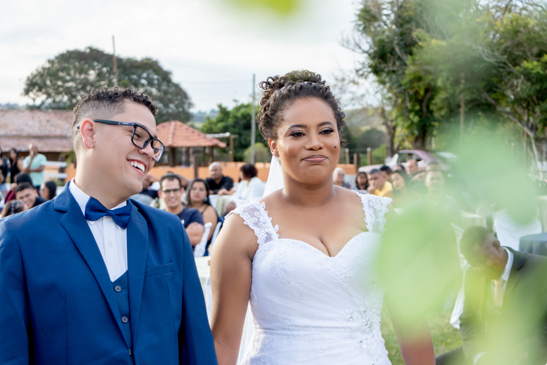 noivo sorrindo noiva felizes casamento sitio Três Corações - MG 