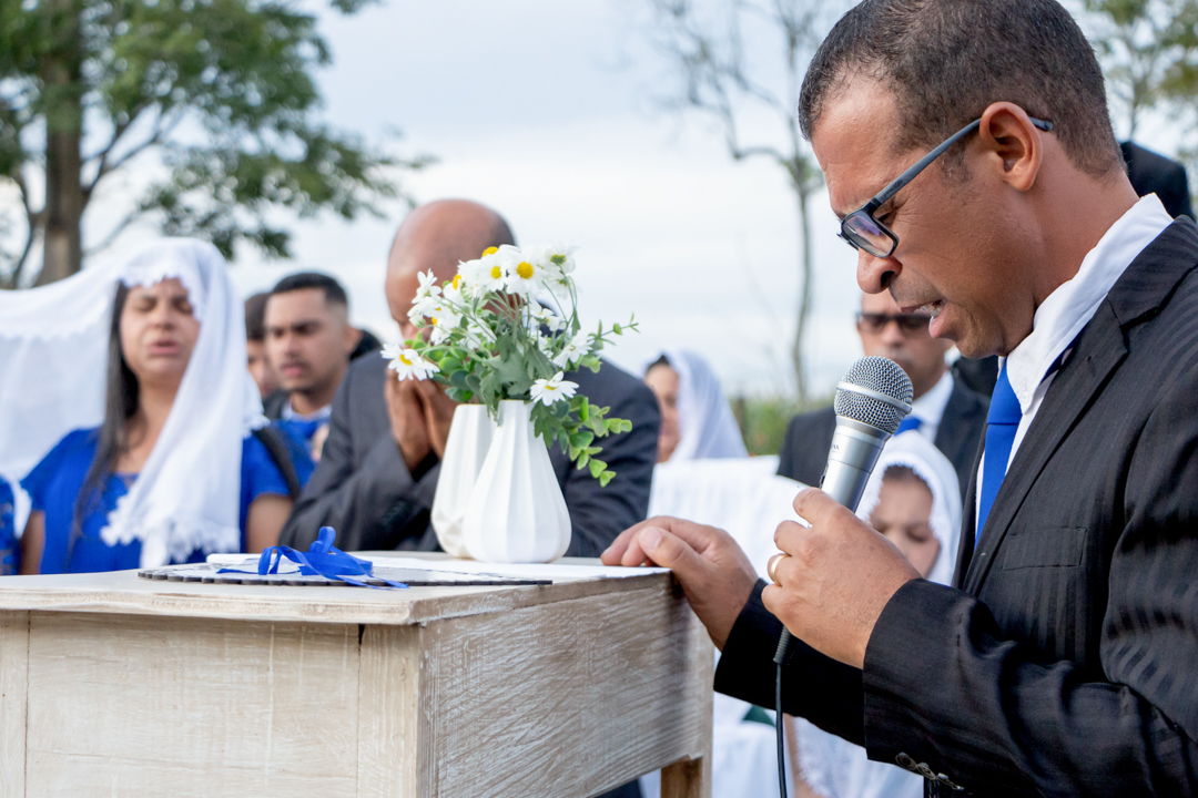 momento oração noiva noivo fé cooperador casamento sitio Três Corações - MG 