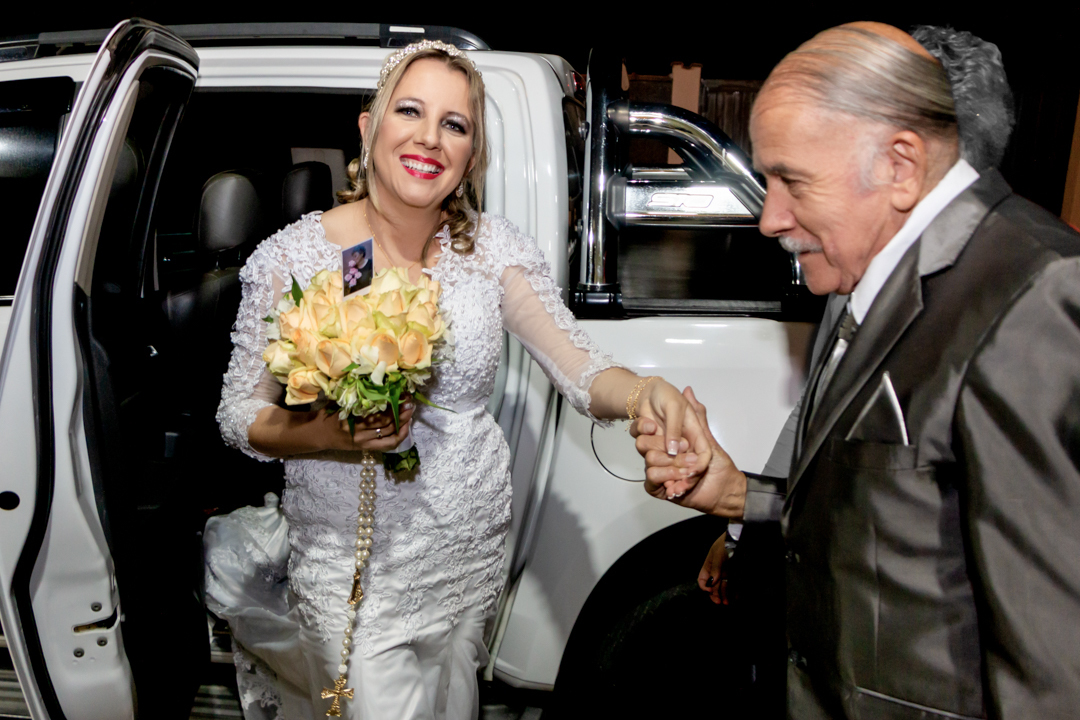 entrada noiva pai casamento carro buque São Gonçalo do Sapucaí - MG