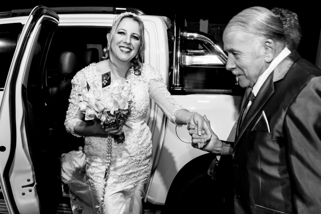 entrada noiva pai casamento buque carro São Gonçalo do Sapucaí - MG