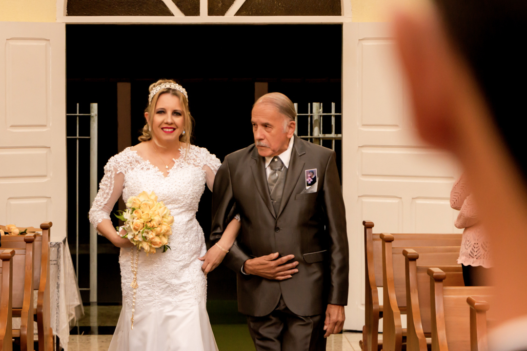 entrada noiva pai casamento carro buque  São Gonçalo do Sapucaí - MG