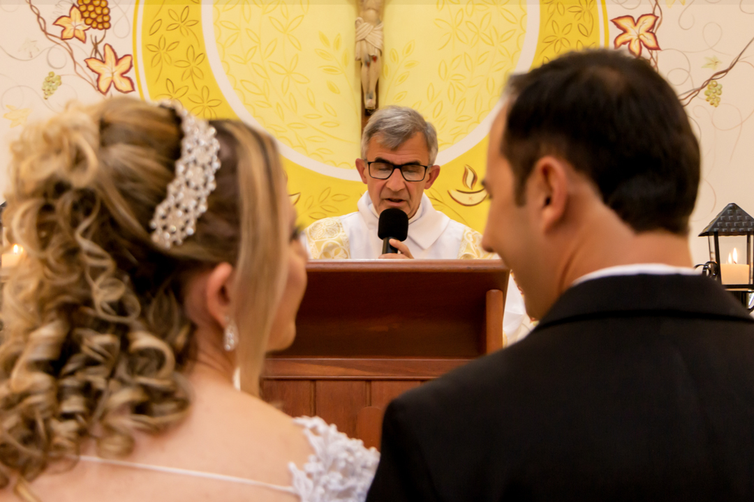 noiva noivo buque terço casamento padre igreja paroquia  São Gonçalo do Sapucaí - MG