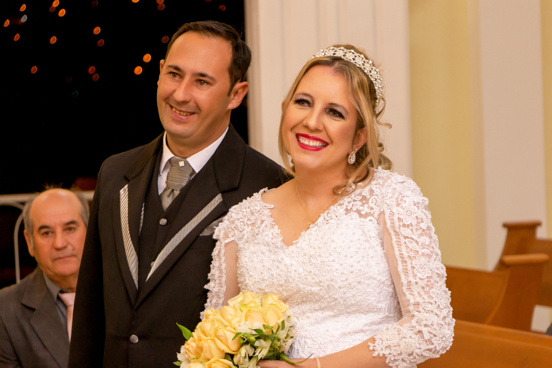 noiva noivo buque terço casamento padre igreja paroquia  São Gonçalo do Sapucaí - MG