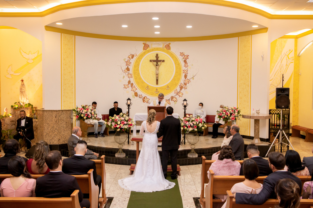 noiva noivo buque terço casamento padre igreja paroquia  São Gonçalo do Sapucaí - MG