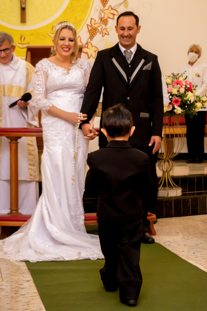 entrada alianças porta aliança filho igreja casamento  São Gonçalo do Sapucaí - MG