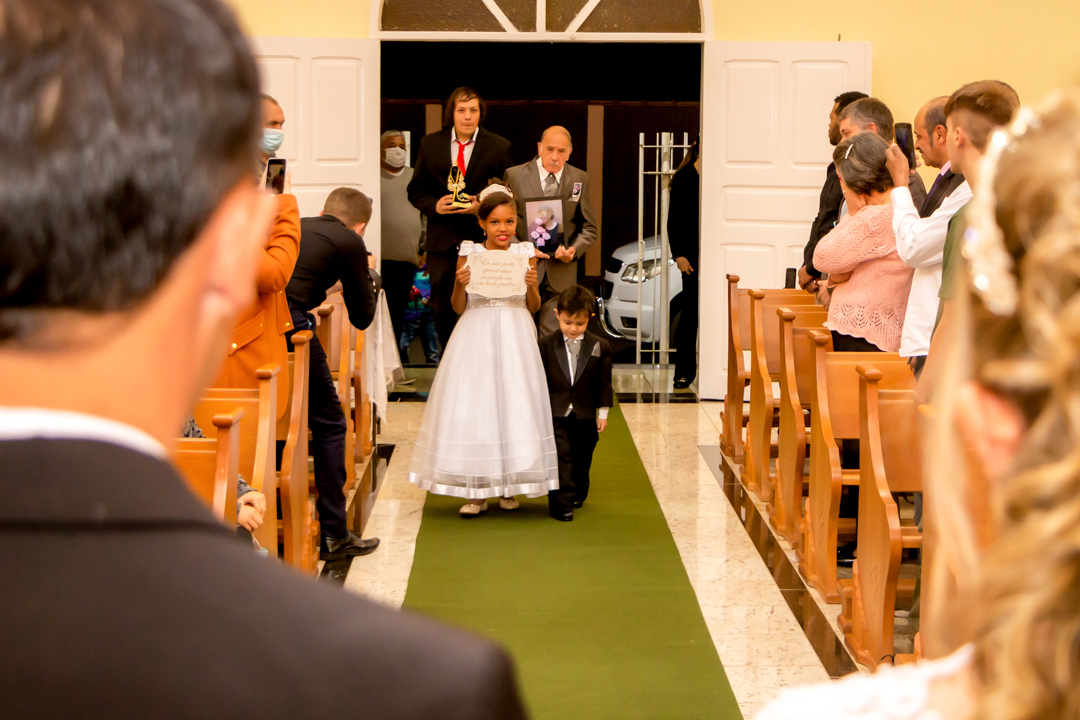 noiva noivo pai irmão nossa senhora entrada igreja paroquia São Gonçalo do Sapucaí - MG 