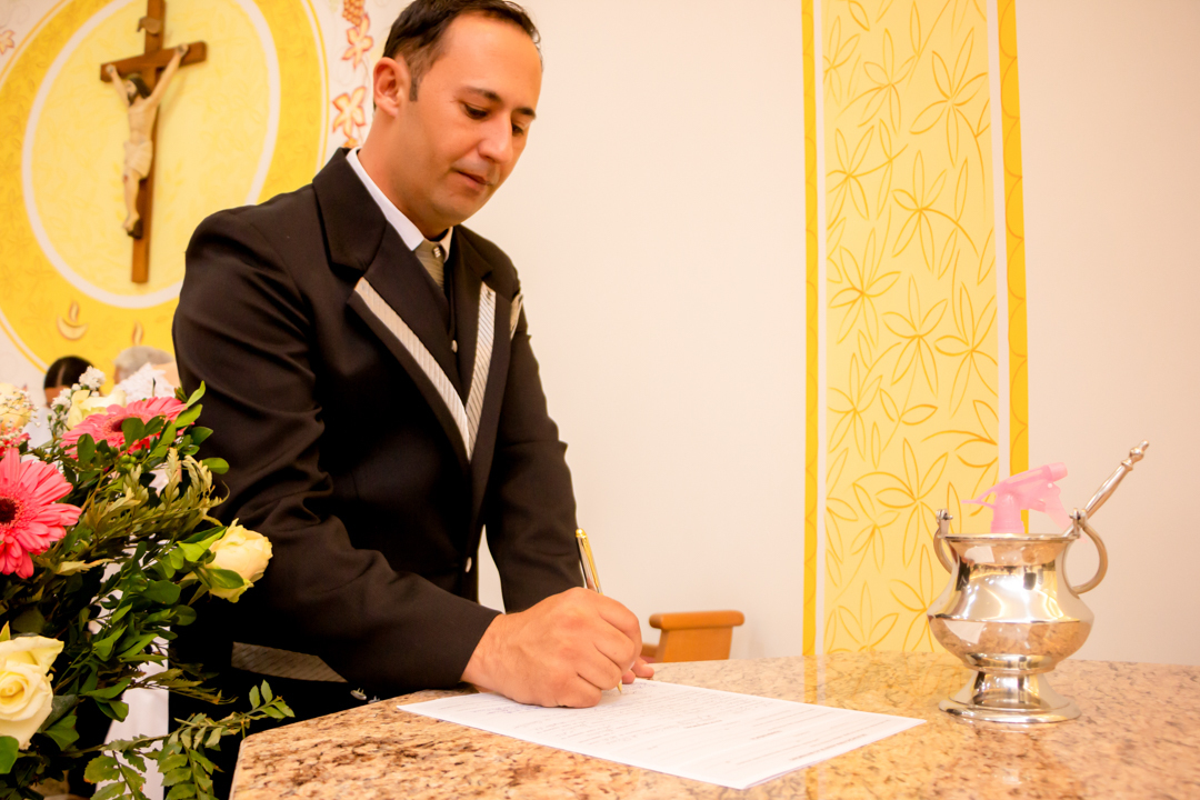 noivo assinar casamento paroquia igreja São Gonçalo do Sapucaí - MG