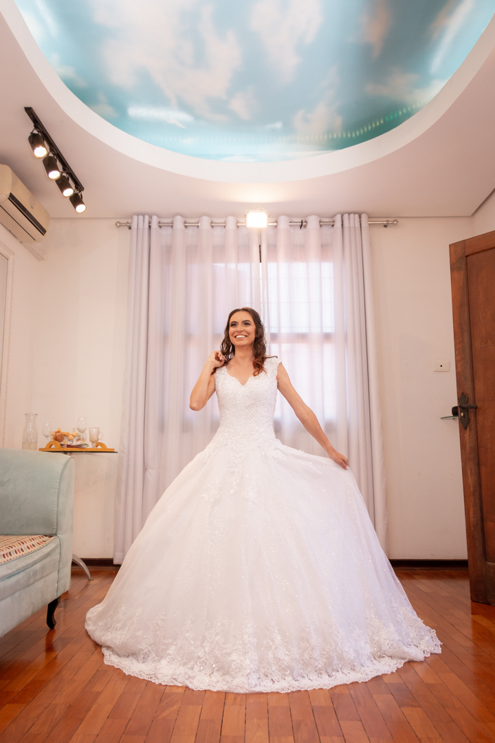 Noiva, making of maquiagem  vestido casamento  Três Corações - MG