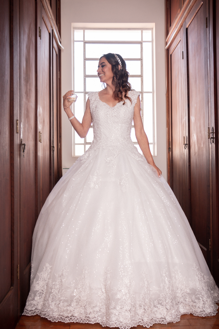 Noiva, making of maquiagem  vestido  perfume casamento  Três Corações - MG