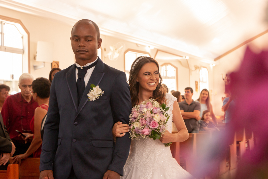 entrada noiva noivo igreja paroquia casamento  Três Corações - MG