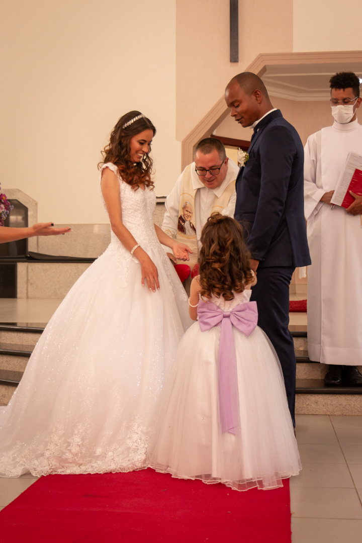 entrada aliança porta aliança casamento igreja paroquia Três Corações - MG