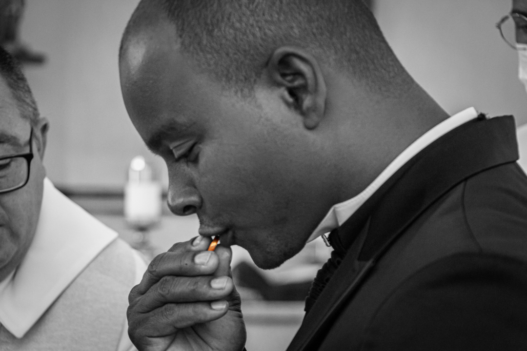 entrada aliança porta aliança padre noiva noivo aliança casamento igreja paroquia Três Corações - MG