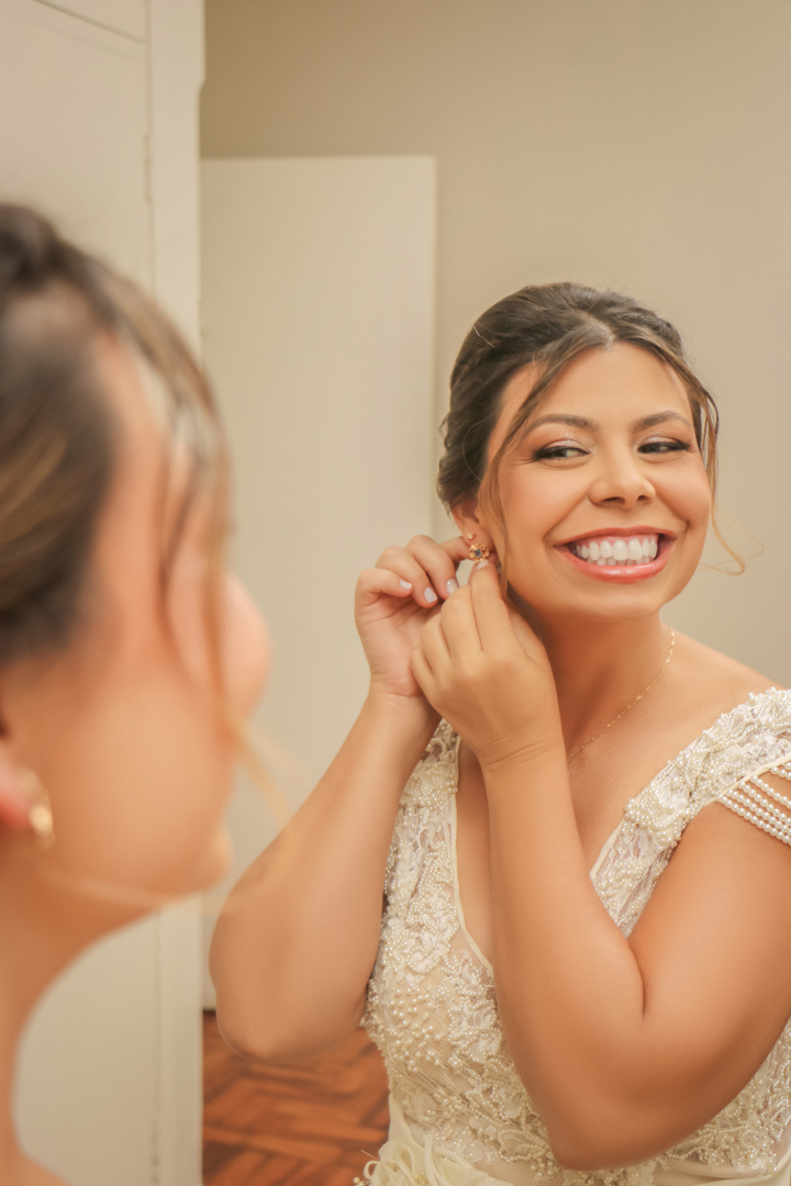 noiva colar brinco bijuteria feliz Making of noiva São Gonçalo do Sapucaí - MG