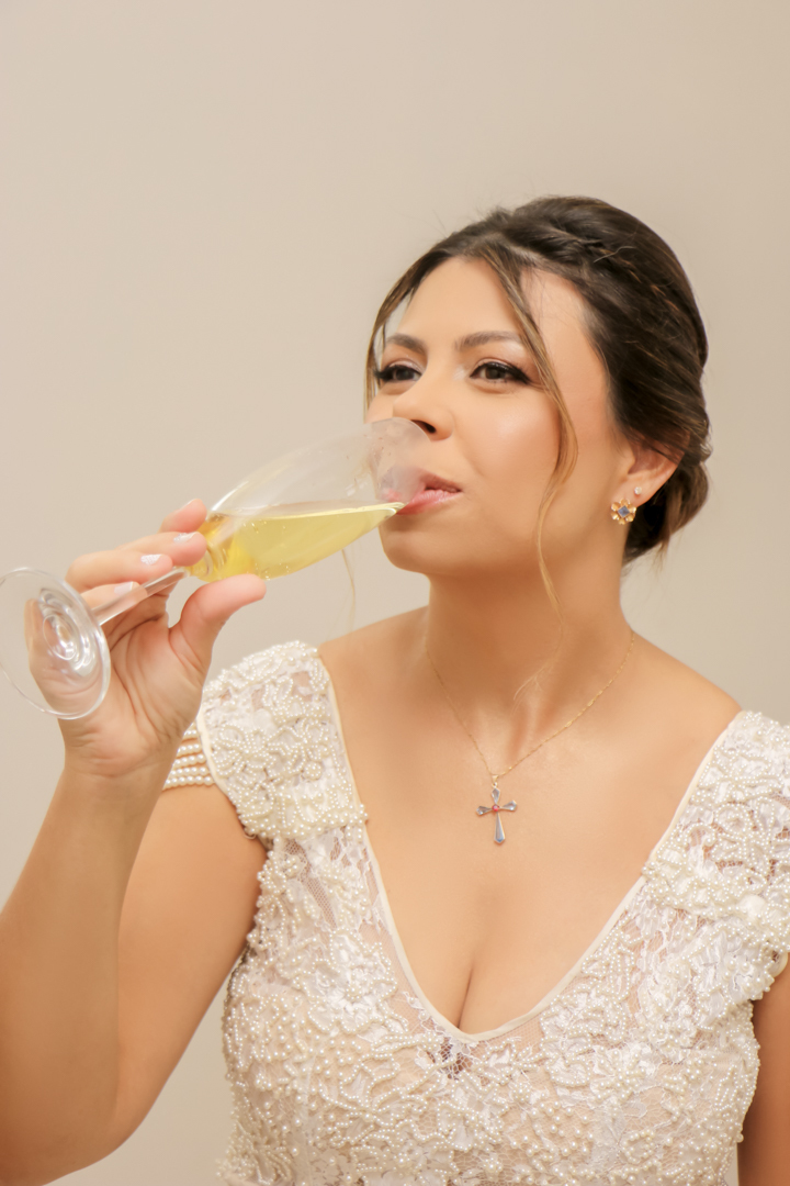 noiva vestido salto feliz  Making of noiva  São Gonçalo do Sapucaí  champanhe