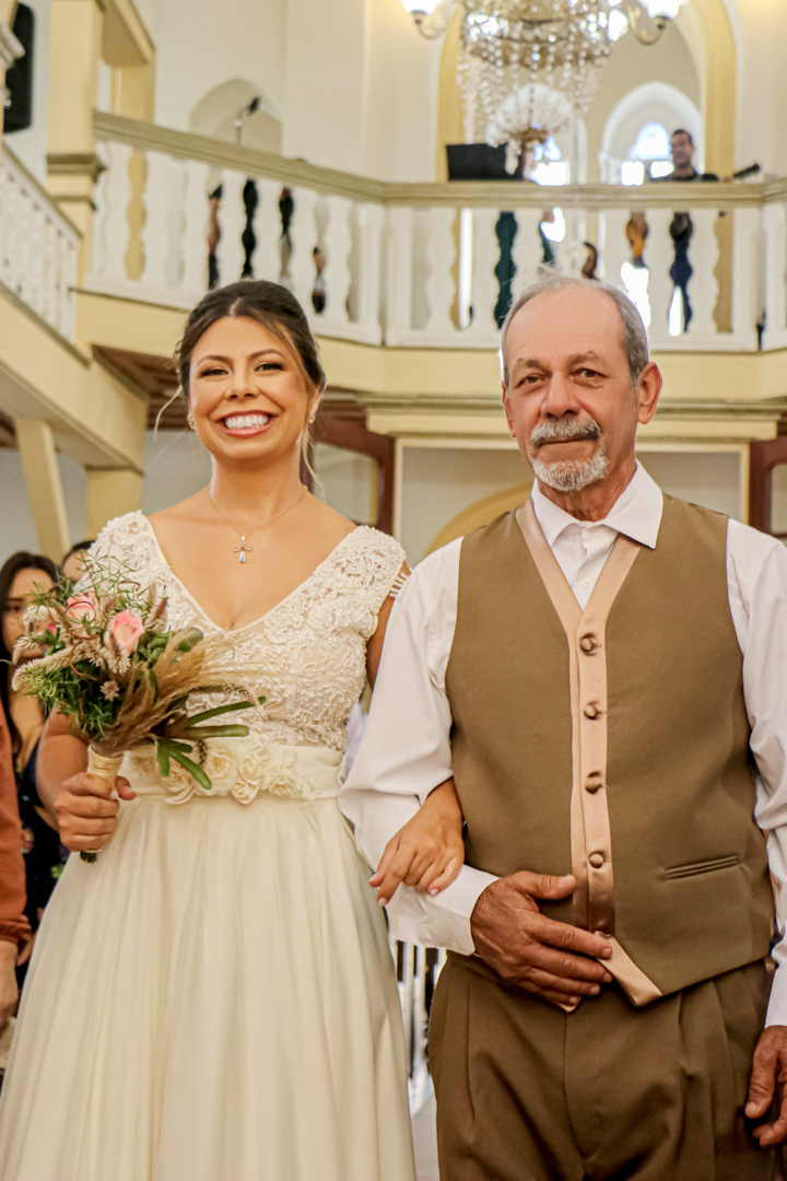 entrada noiva pai igreja paroquia  São Gonçalo do Sapucaí  - MG 