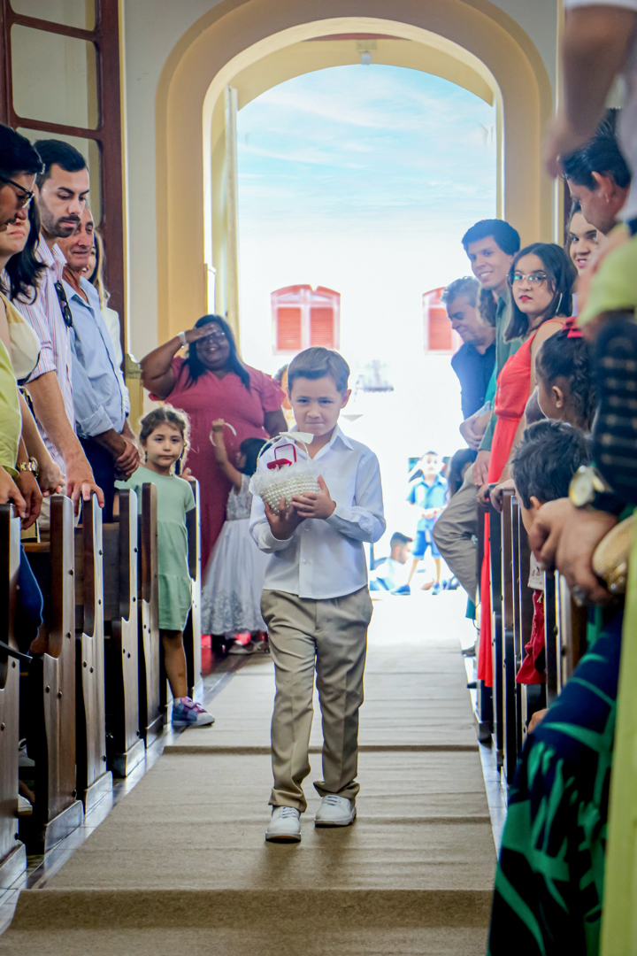 entrada alianças  porta alianças casamento   igreja  paroquia  azul  São Gonçalo do Sapucaí  - MG 