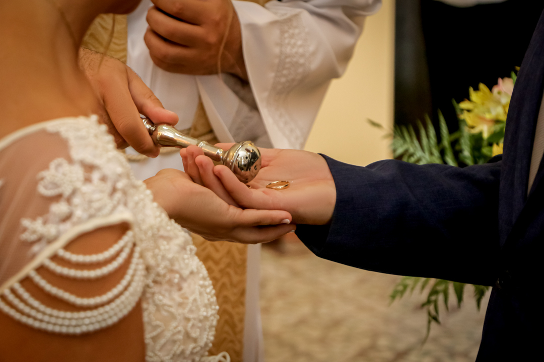 benção alianças casamento    padre  igreja  paroquia  azul  São Gonçalo do Sapucaí  - MG 