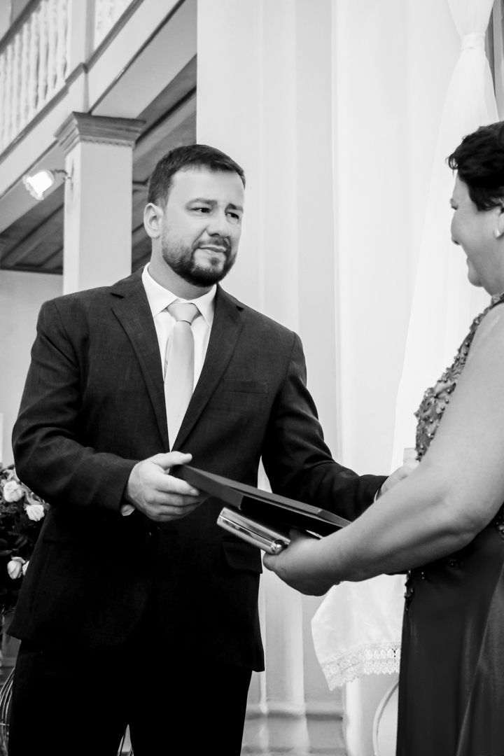 reação noivo  ao ver pai emoção casamento    igreja paroquia padre azul  São Gonçalo do Sapucaí  - MG 