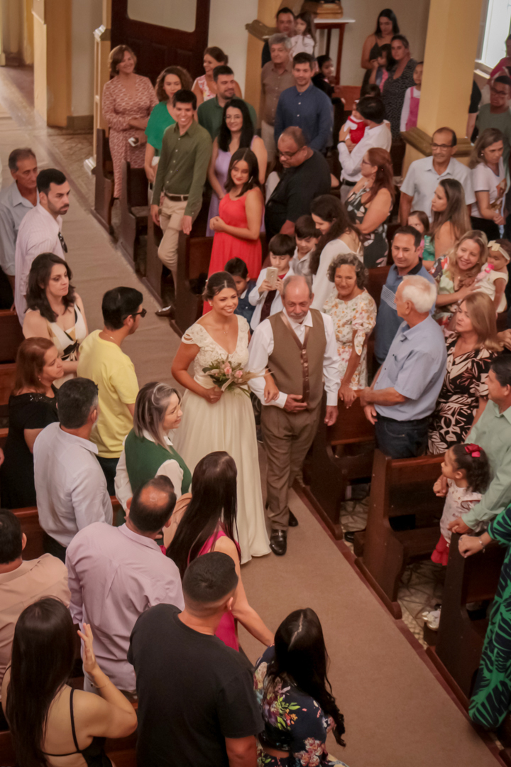 entrada noiva pai igreja paroquia  casamento São Gonçalo do Sapucaí  - MG 