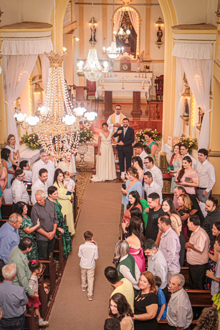 entrada alianças  porta alianças casamento   igreja padre paroquia  azul  São Gonçalo do Sapucaí  - MG 