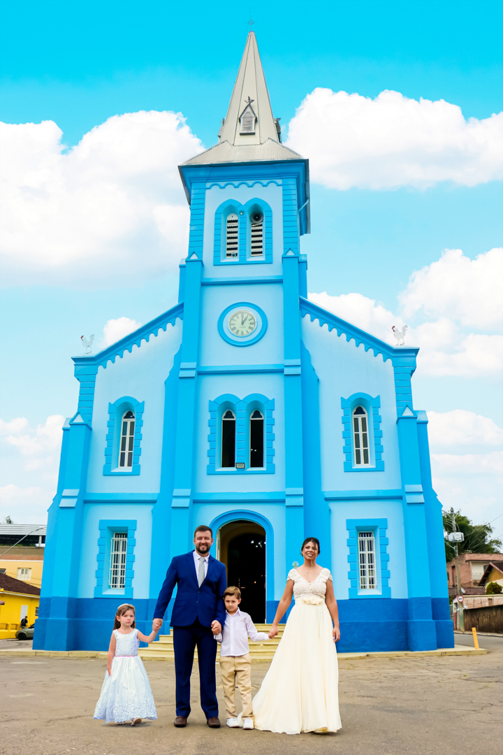 noivo noiva casados família padrinhos filhos  casamento Igreja paroquia  azul  São Gonçalo do Sapucaí  - MG